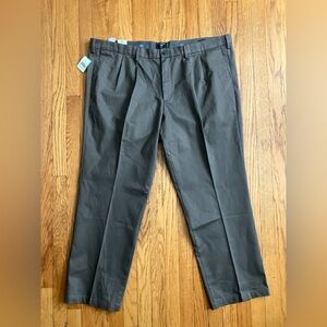 NWT Dockers men’s signature iron-free khaki, 48x32